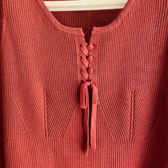 Jessica Simpson Johanna Lace Up Knitted Tank Top in Chili Oil Size 2X - Picture 6 of 11